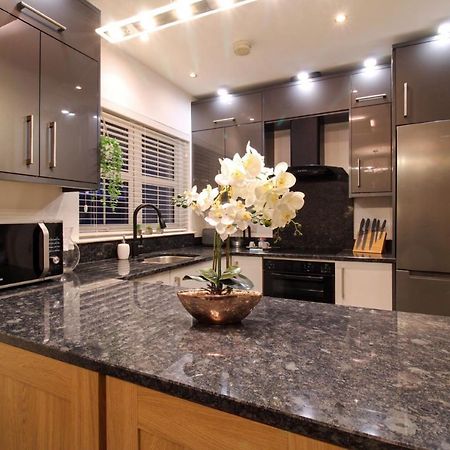 Nice 2 Bed House, Office, Wi-Fi, Free Parking Belfast Luaran gambar